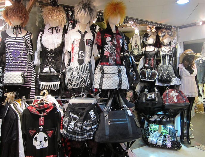 GOTHIC LOLITA SHOP SPIDER IN HONG KONG. SHOPPING IN MONGKOK: BEST CHEAP