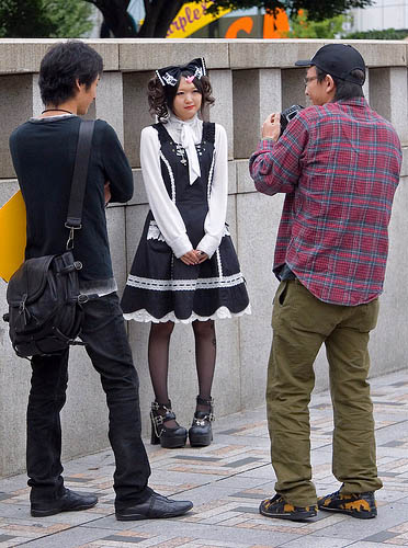 Harajuku Japanese Gothic Lolita dress and magazine photos.