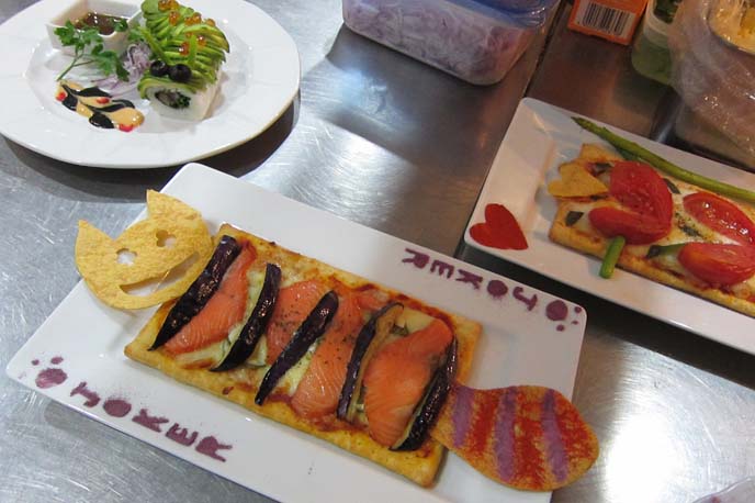 https://images.lacarmina.com/120118_alice_in_wonderland_cafe_tokyo_shinjuku_theme_restaurant_food_network_13.jpg