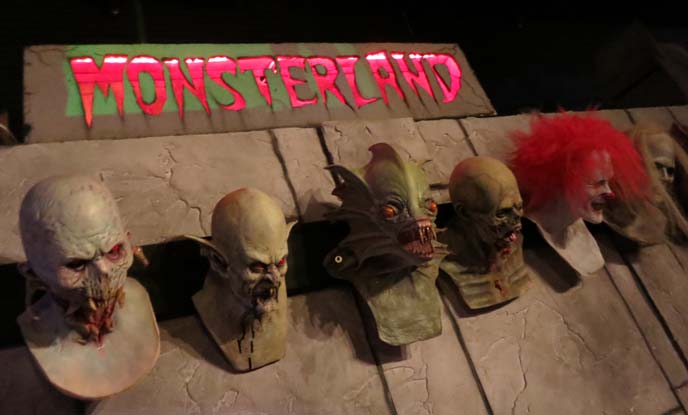 monsterland downtown Mesa, Arizona, us theme restaurants, Alien statues