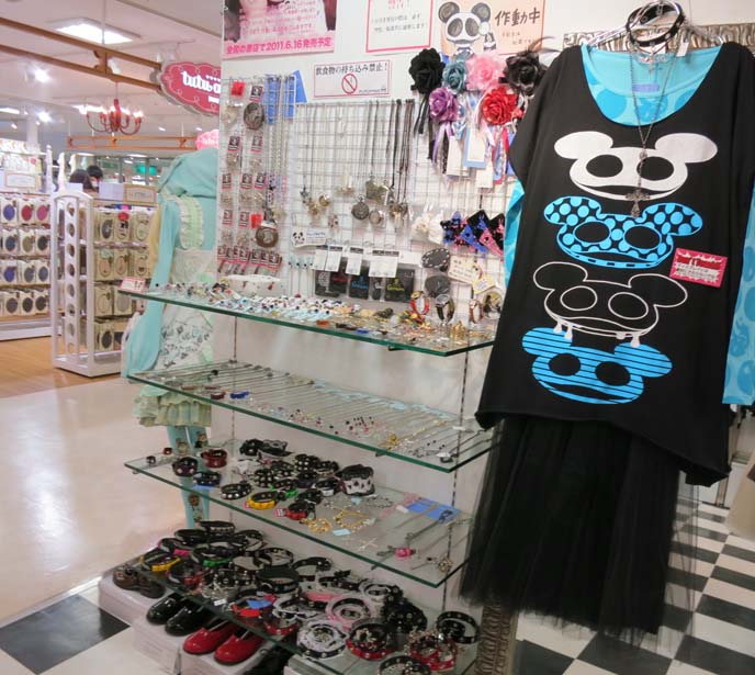 Sweet & Gothic Lolita dresses, Punk fashion at Yokohama Vivre. Angelic  Pretty, Putumayo & eyeball tattoos!