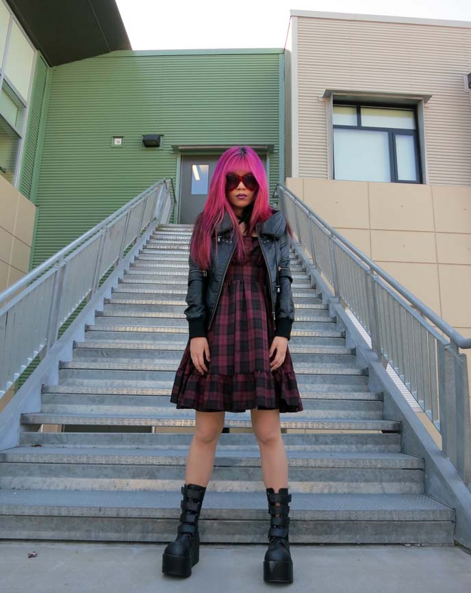 big bug-eye sunglasses, outfit posts, 90s goth, grunge fashion