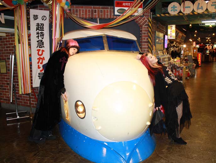 bullet train statue, japanese shinkansen