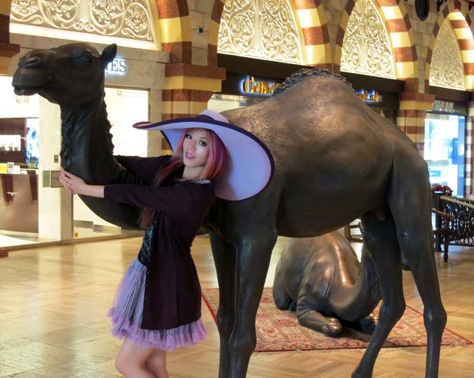 camel statue, dubai mall