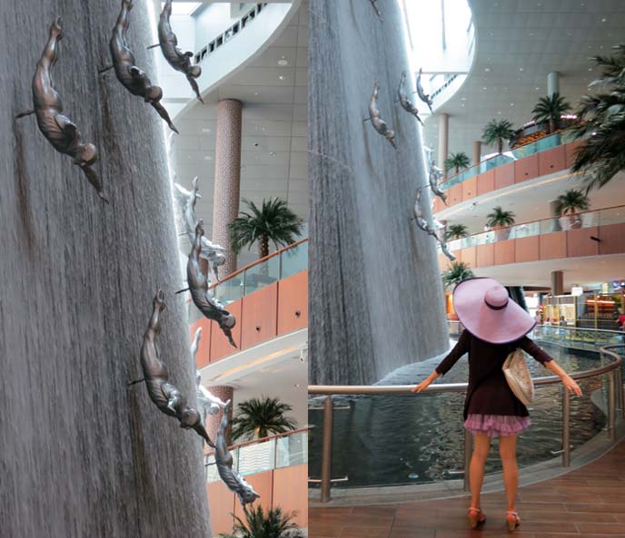 Dubai fountain, diver sculptures