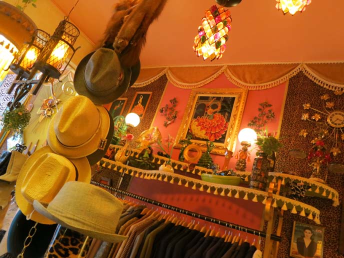 Montreal vintage shop, Kitsch 'n' Swell