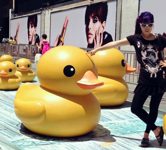 hong kong rubber duck deflates