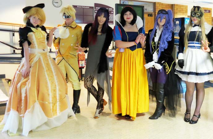 cosplayers, snow white costume, cosplay convention