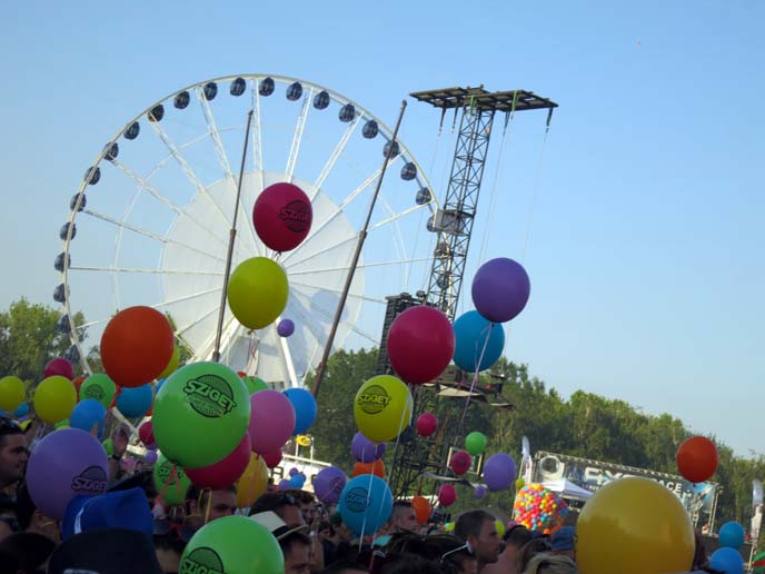 sziget ferris wheel, balloons