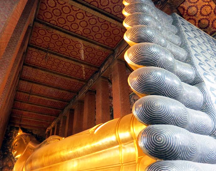 buddha's feet, wat pho gold statue