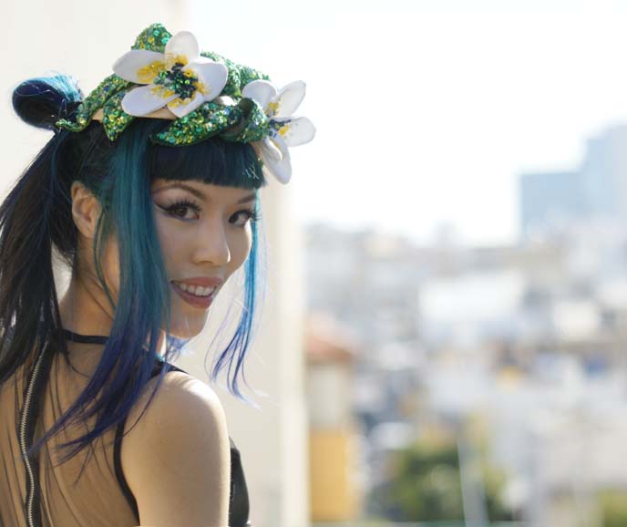 blue hair girl, harajuku street style