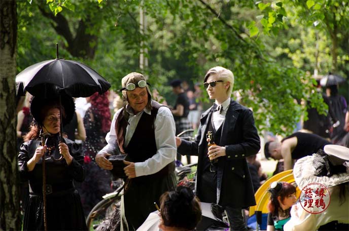 steampunk men's fashion goggles, wave gotik treffen