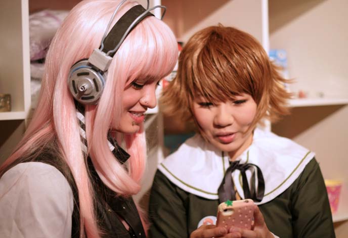 Cosplay contest at Maid Cafe NY: Japanese maids & anime costumes! | La