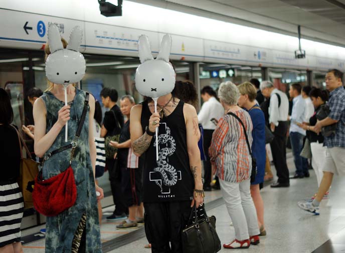 hong kong subway mtr doors