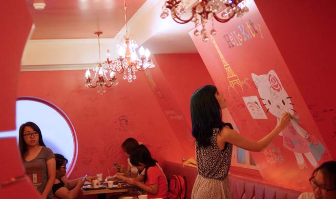 hello kitty theme cafe, seoul korea