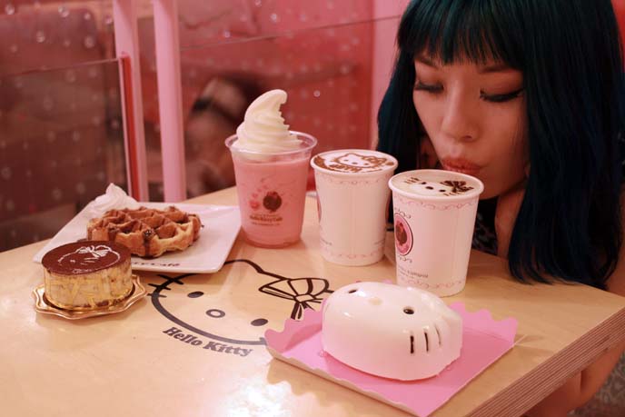 Hello Kitty Cafe's recommended items. Check out that latte!