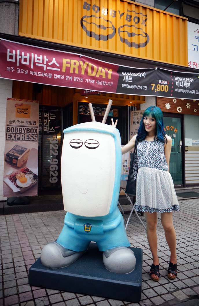 cute in korea,  robot statue