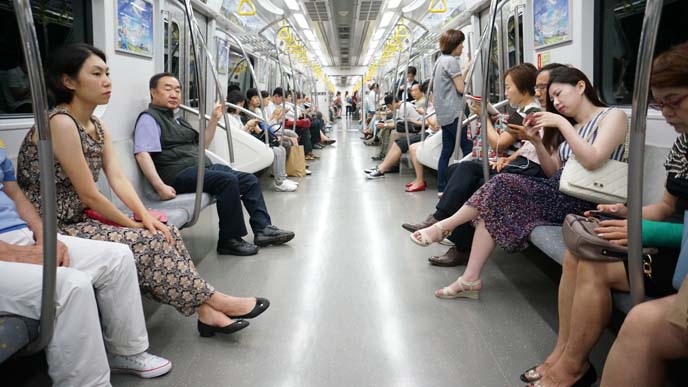 inside seoul subway, metro