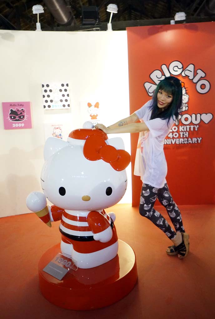 1990s hello kitty statue