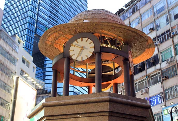 causeway bay times square clock