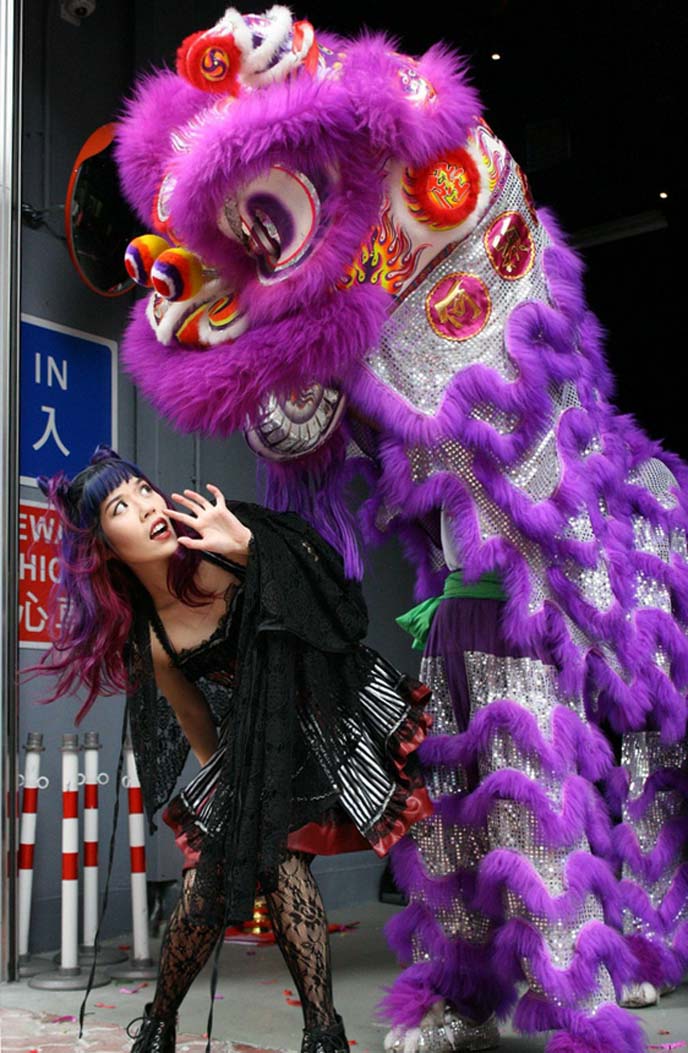 chinese new year lion dancing