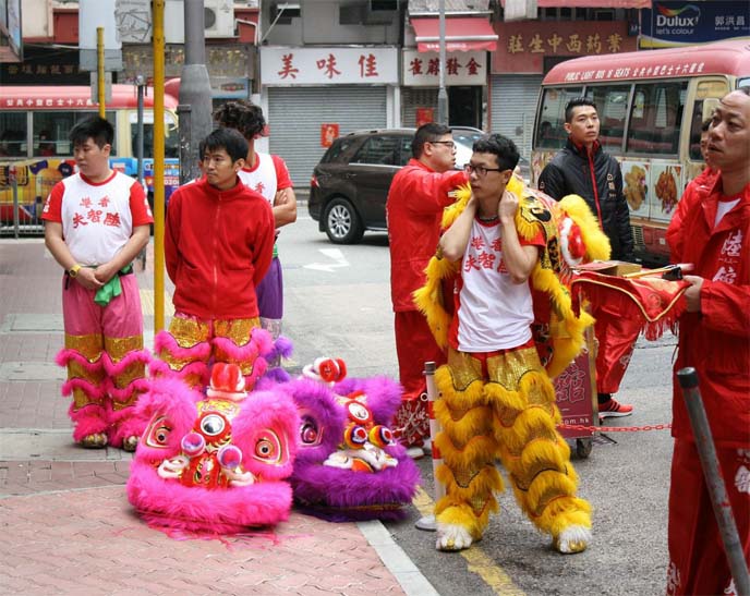 china lion dancers