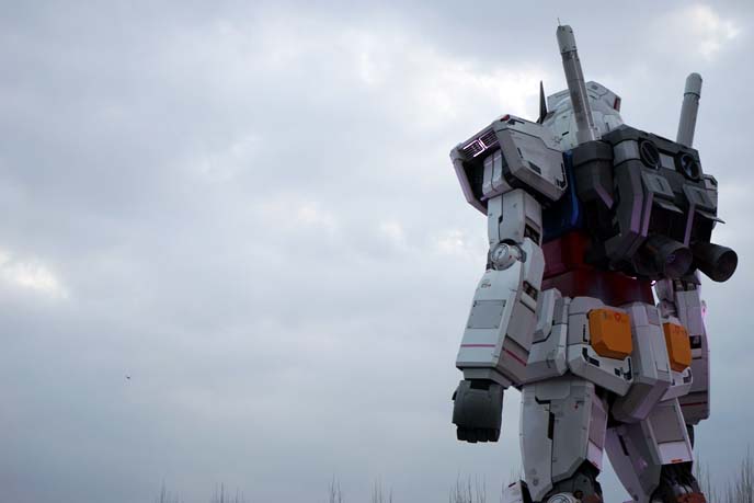 giant japanese robot statue, gunpla