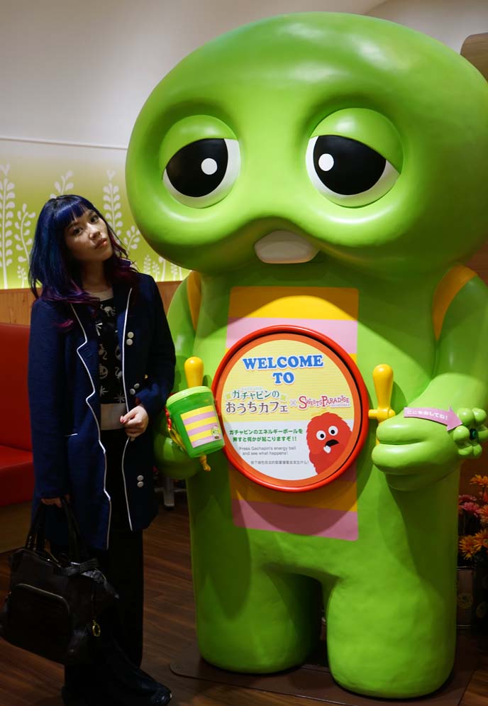 sweets paradise odaiba, gachapin statue