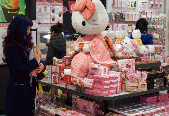 hello kitty in kimono, sanrio store