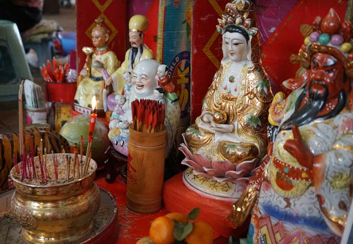 chinese gods statues