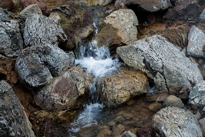 sulfur spring, rocks iceland