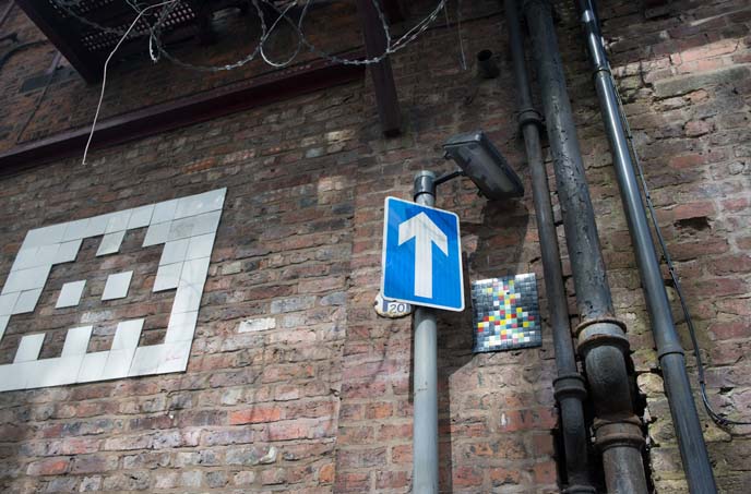 invader tiles, street artist uk