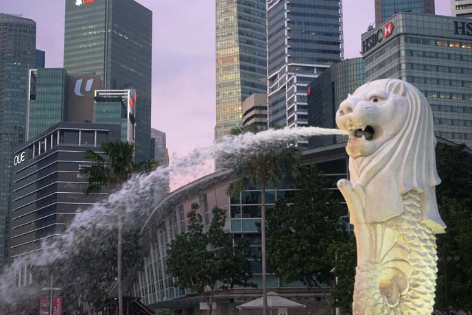 merlion park, fountain statue