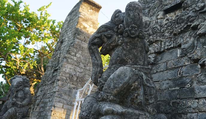 uluwatu elephant statue