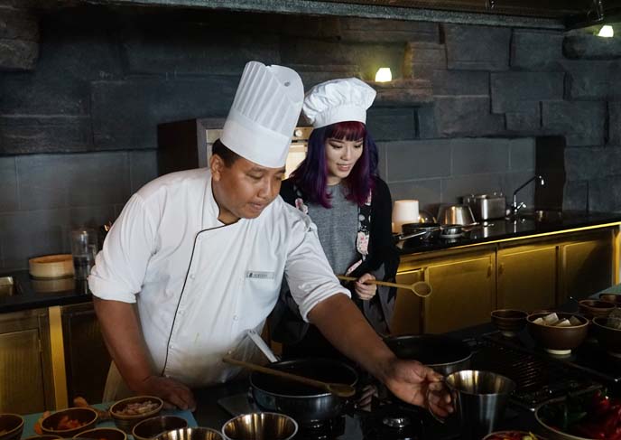 chef teaching bali cooking classes