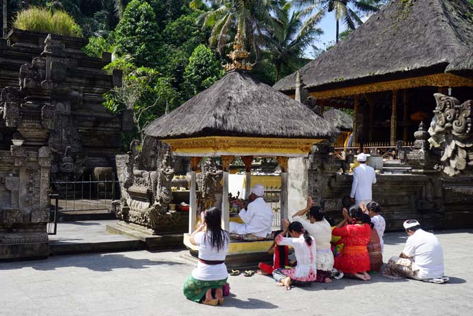 hindus praying, bali temple