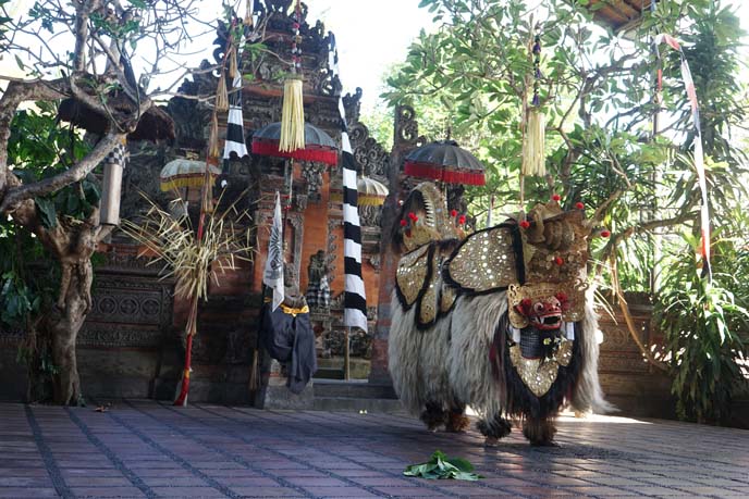 barong play, mythologyical dance lion