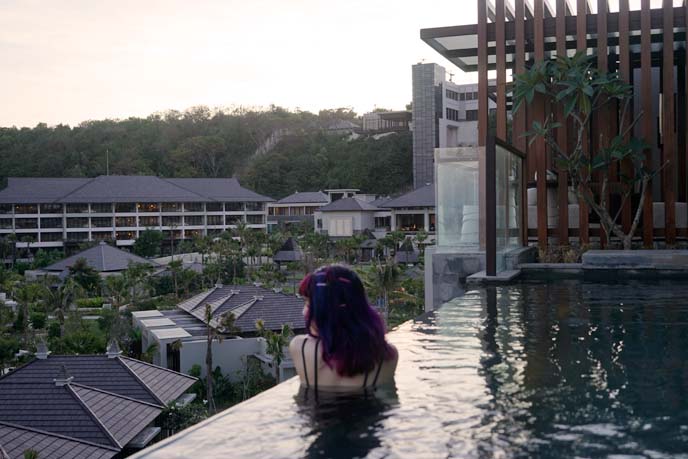 infinity swimming pool bali