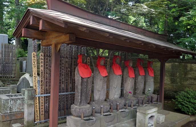 buddhist row stone statues