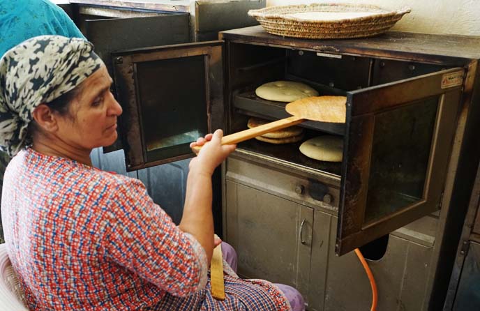 baking flat bread morocco