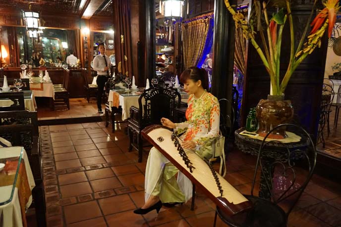 vietnam live music, string instrument dan tranh