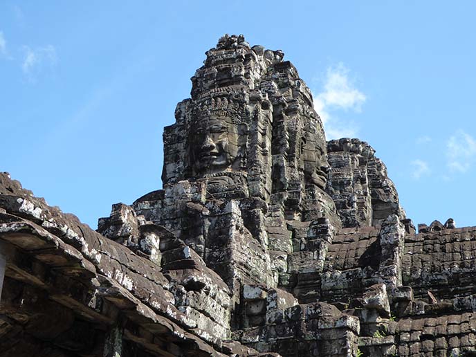 bayon buddha faces carved statues