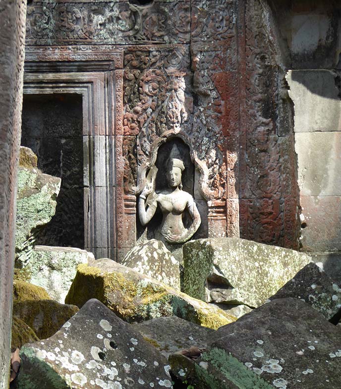 bayon temple buddhas