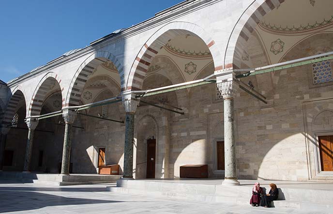 blue mosque courtyard