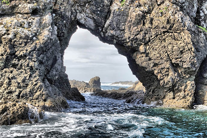 hole in rock bay of islands