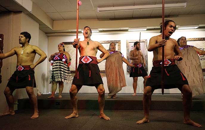 male maori dancers haka