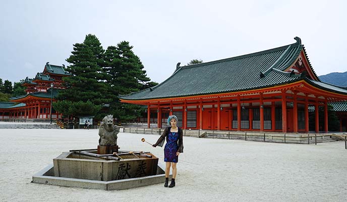 平安神宮 heian shrine courtyard