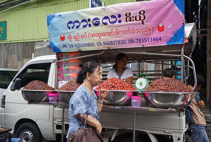 bogyoke aung san market