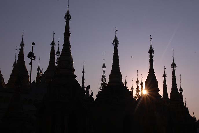 Shwedagon pagodas silhouette