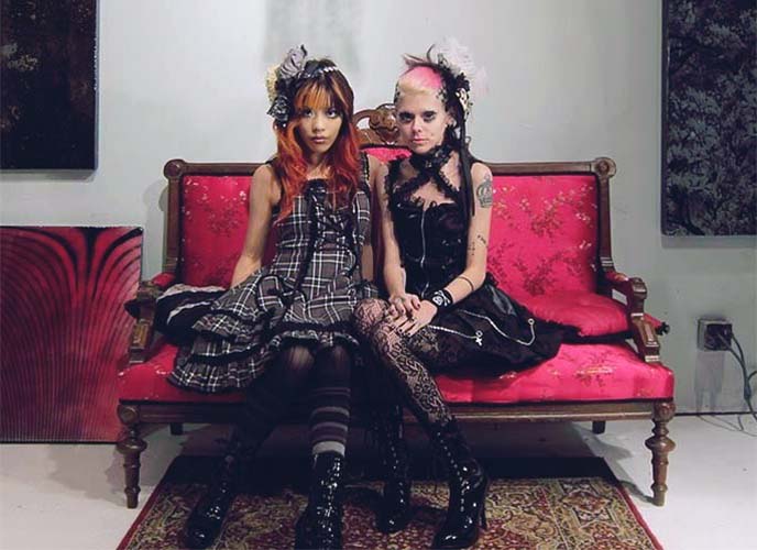 twin gothic lolita girls